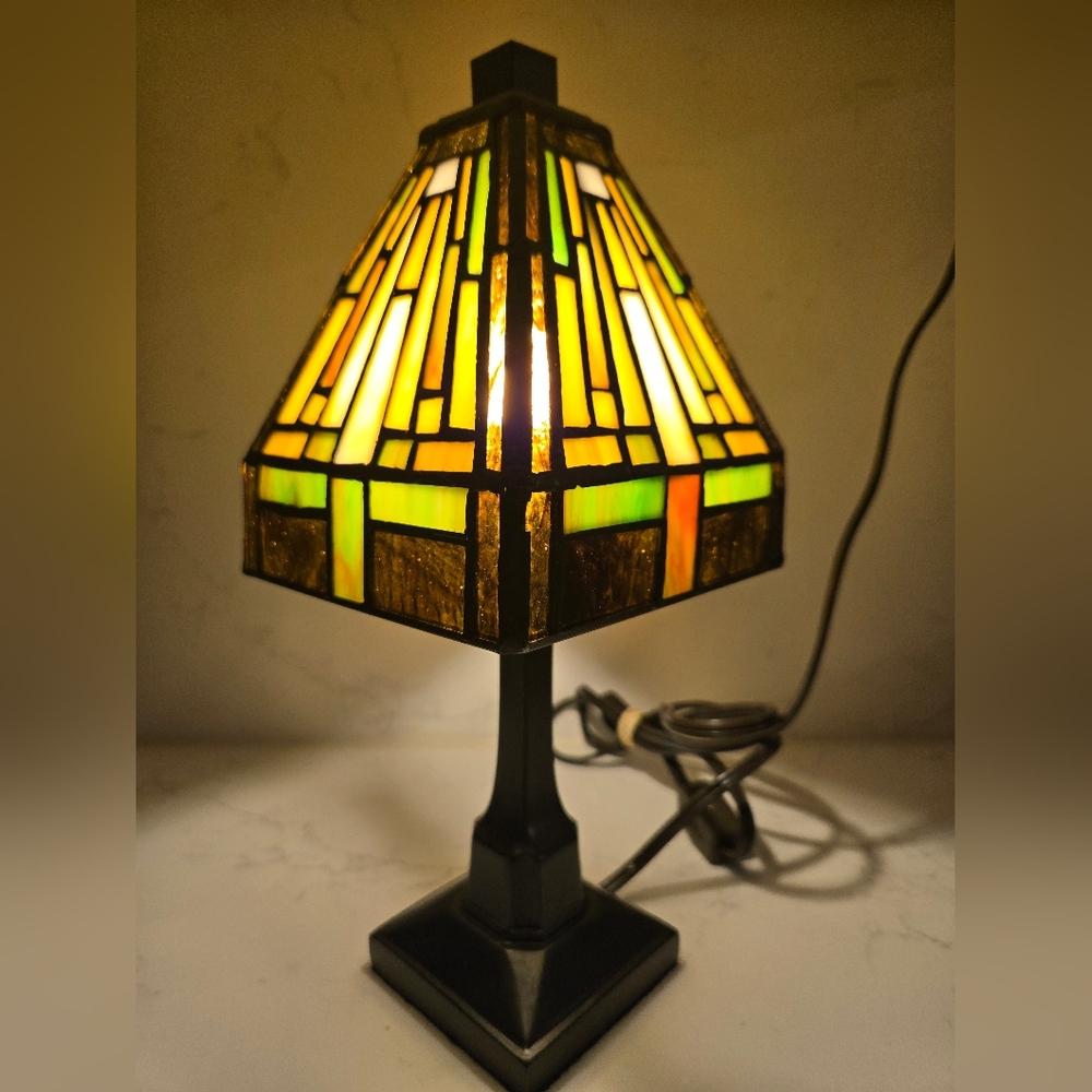 Quoizel Tiffany Style Architectural 12” Lamp